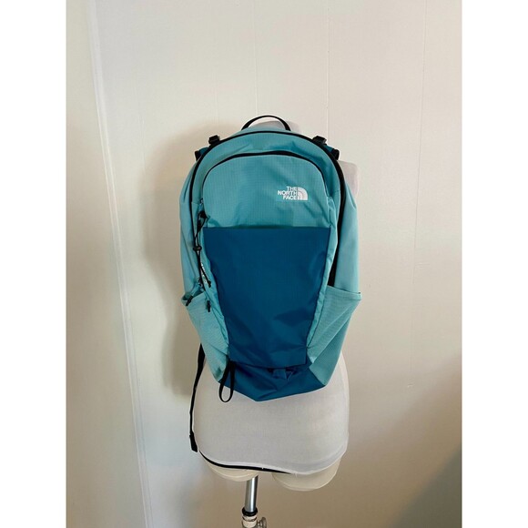 The North Face Basin 18 Backpack Blue Rain Cover Daypack Bag Canvas Hiking Camp - Picture 9 of 16